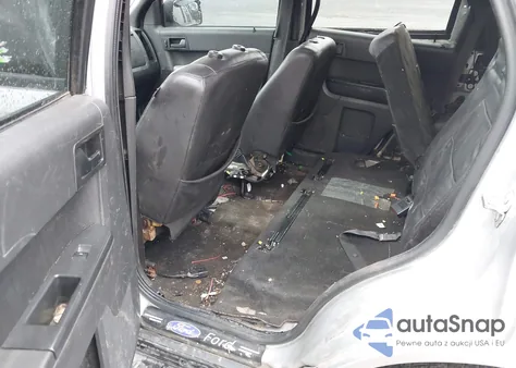 2010 Ford Escape Xlt z USA, uszkodzony, nr VIN 1FMCU9DG5AKC68511